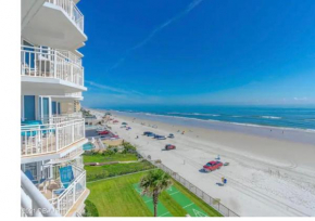 Lovely Ocean front for 5; It sleeps up to 12.